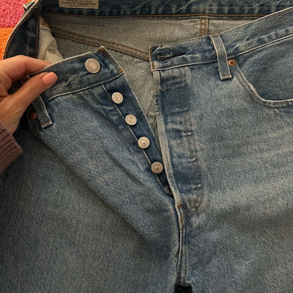 Levi's High Rise Button-Fly Blue Jeans - Picture 4 of 5